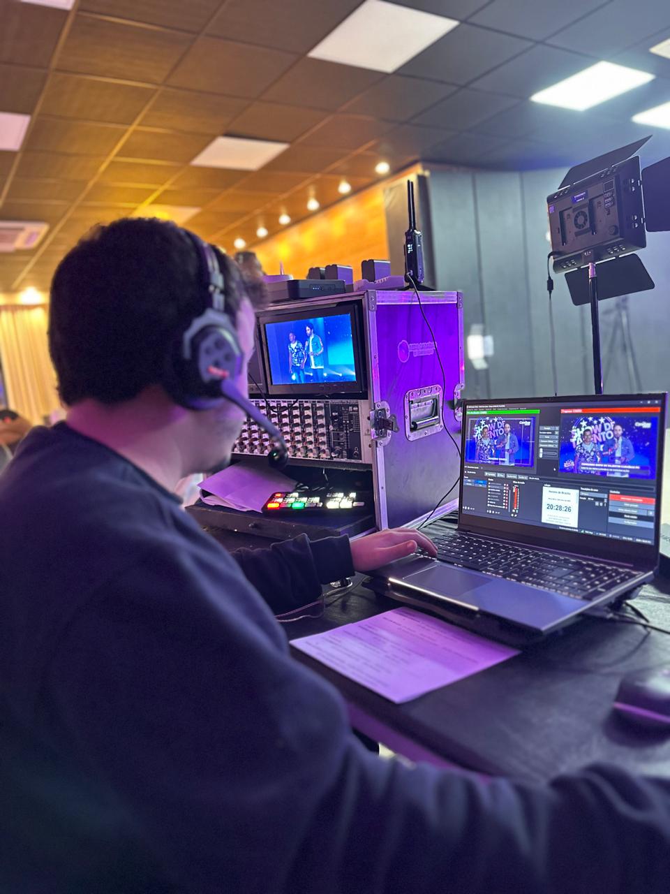 Bastidores de transmissão ao vivo — Ícaro Dourado